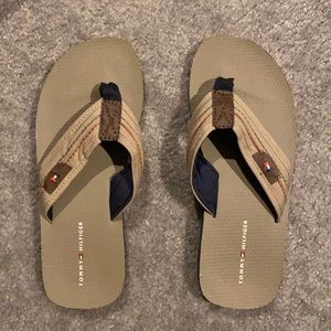 Men’s Tommy Hilfiger flip flops size 9 never worn